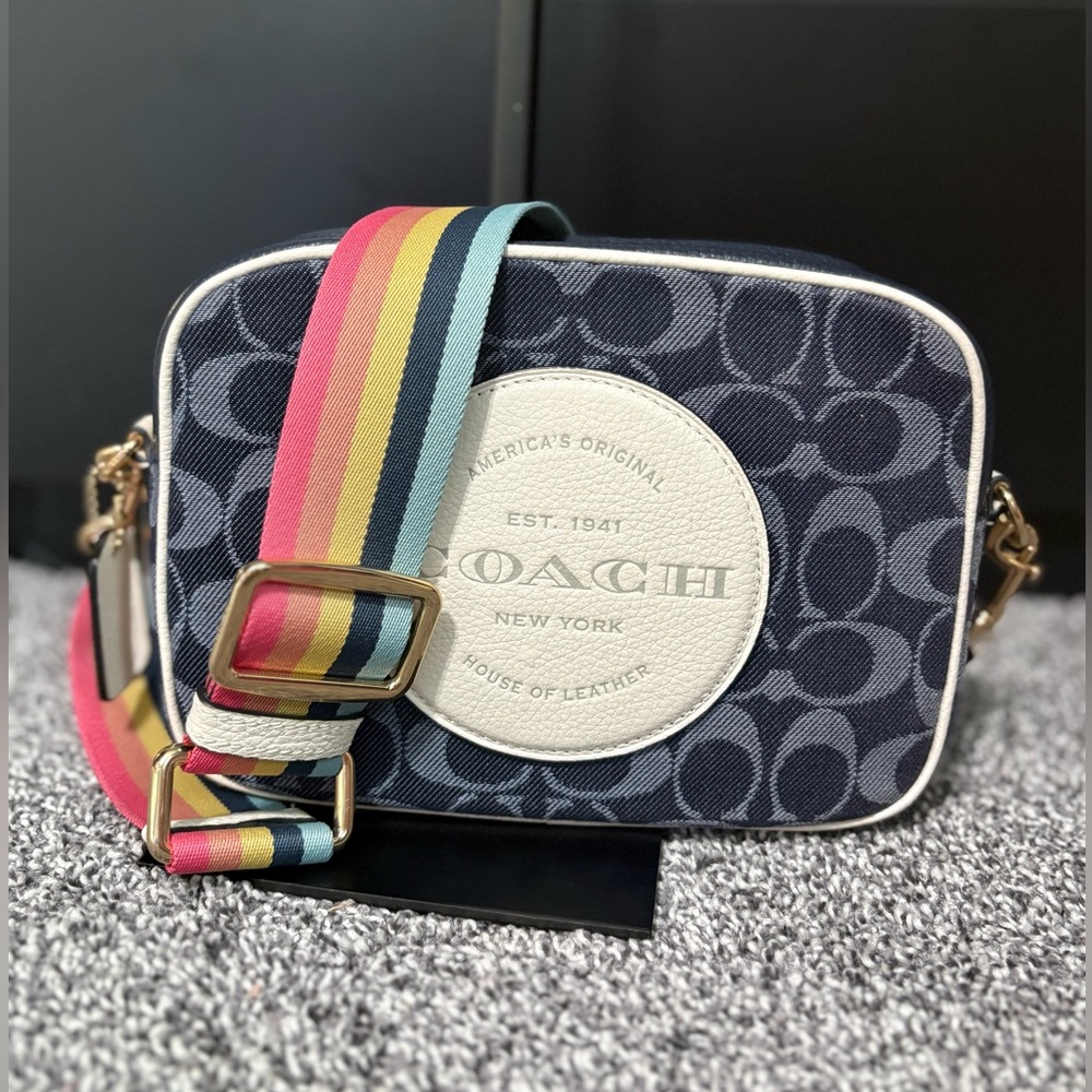 COACH DEMPSEY CAMERA BAG IN SIGNATURE JACQUARD WITH PATCH - Picture 4 of 12
